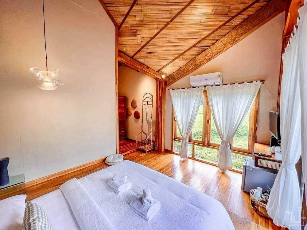 Lomhaijai Homestay
