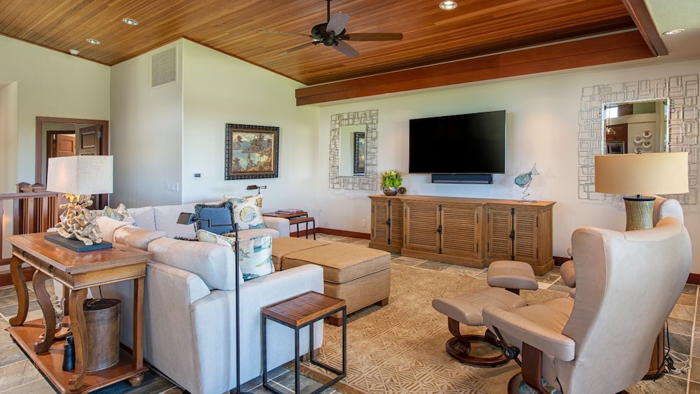 Spacious Townhome - Stunning Golf Course Views - Pool & Fitness- Vrkcv
