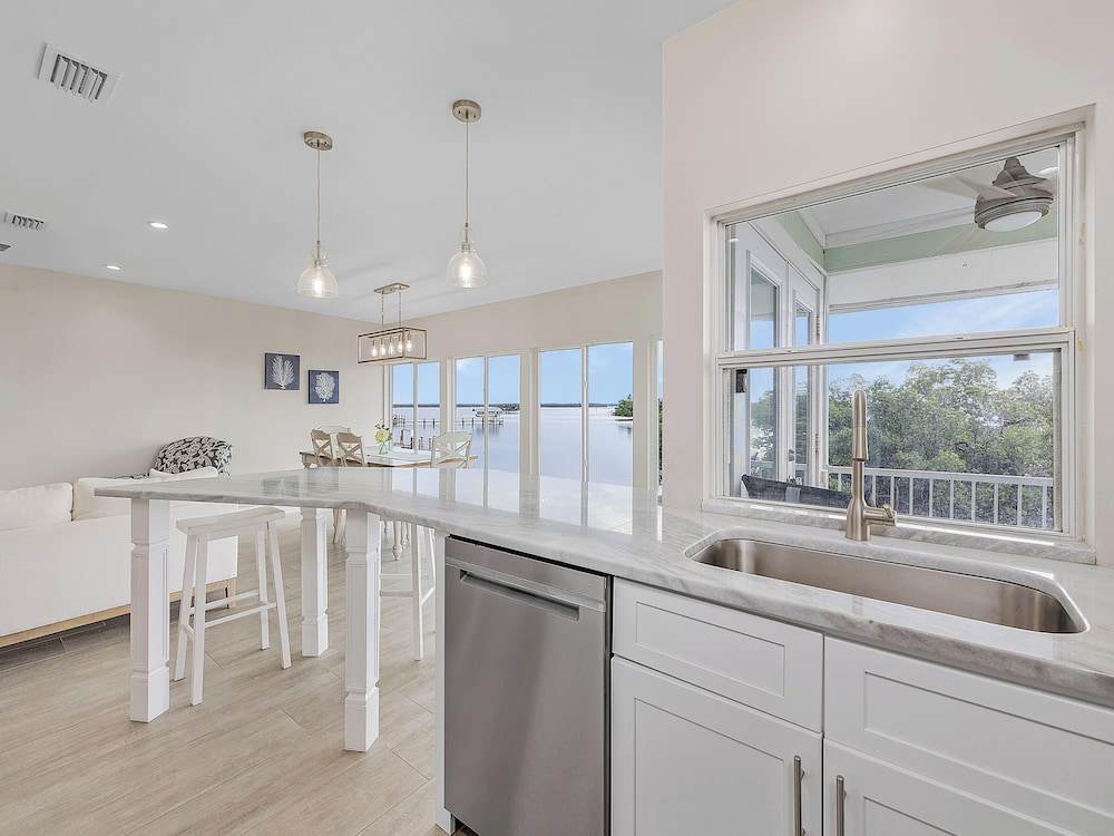 Dolphin Bay by Distinctive Beach Rentals