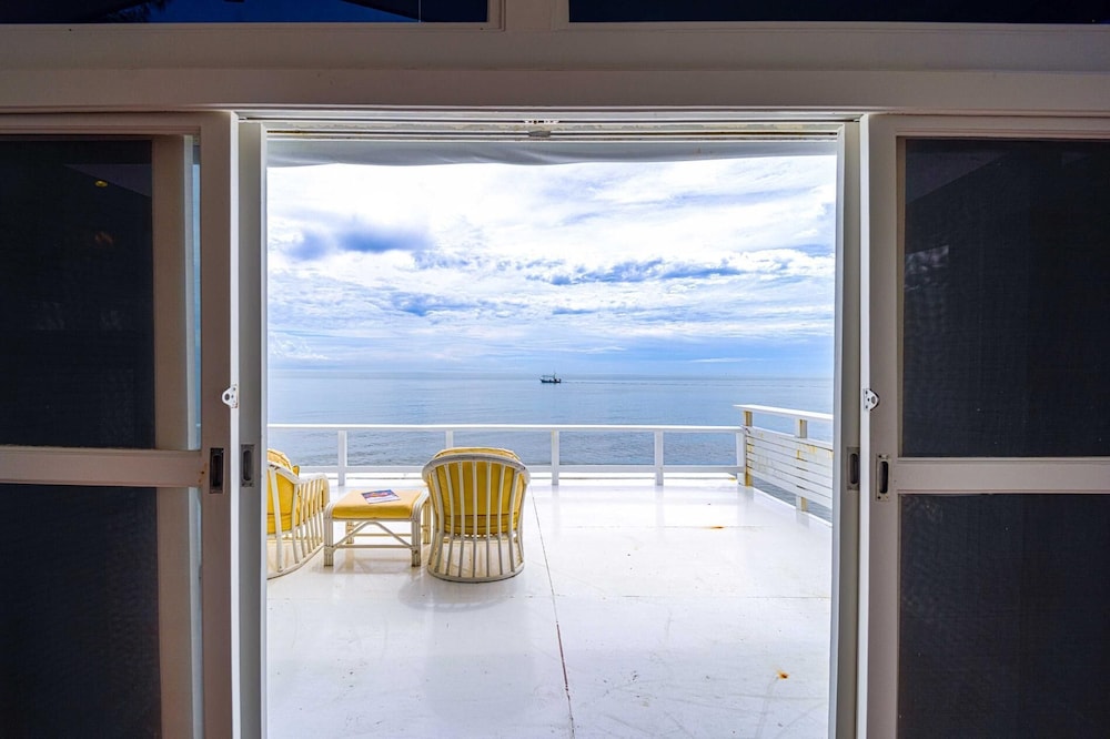 Oceanfront 6 Bedroom Twin Villas OV6