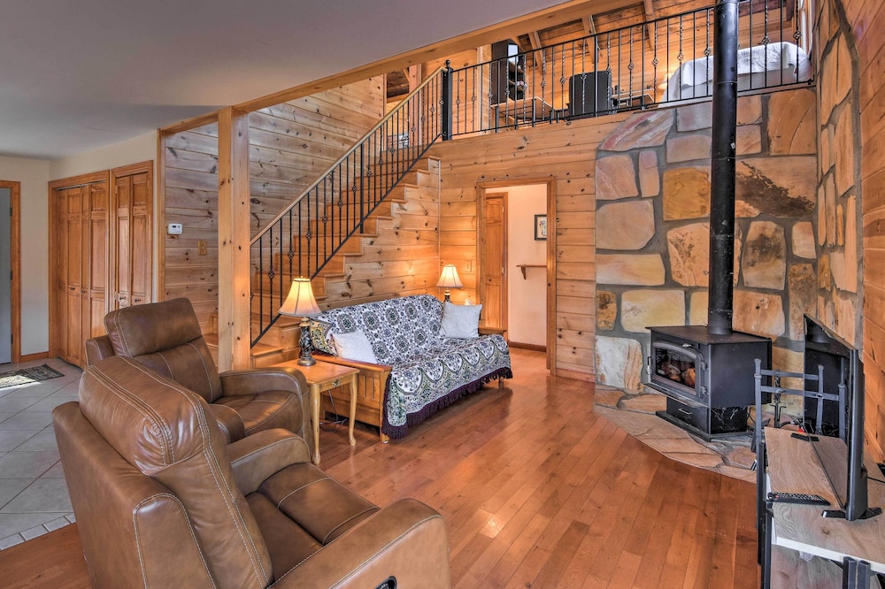 Twin Pines Hill House - Fire Pit & Mountain View