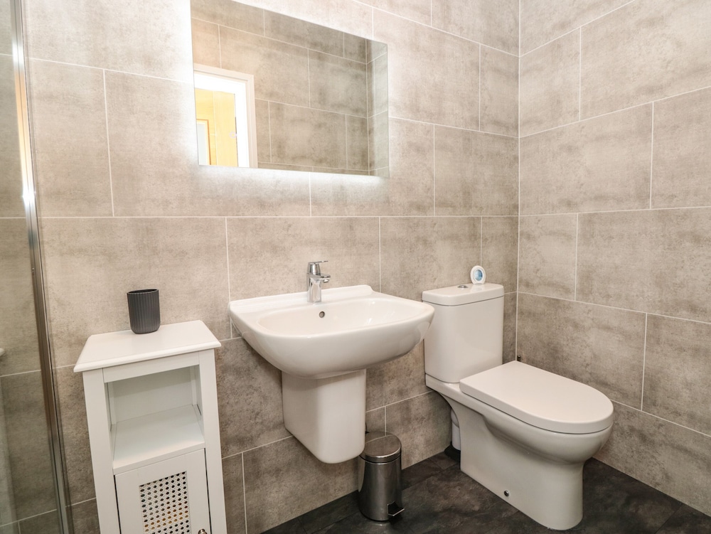 Flat 1 Byfield