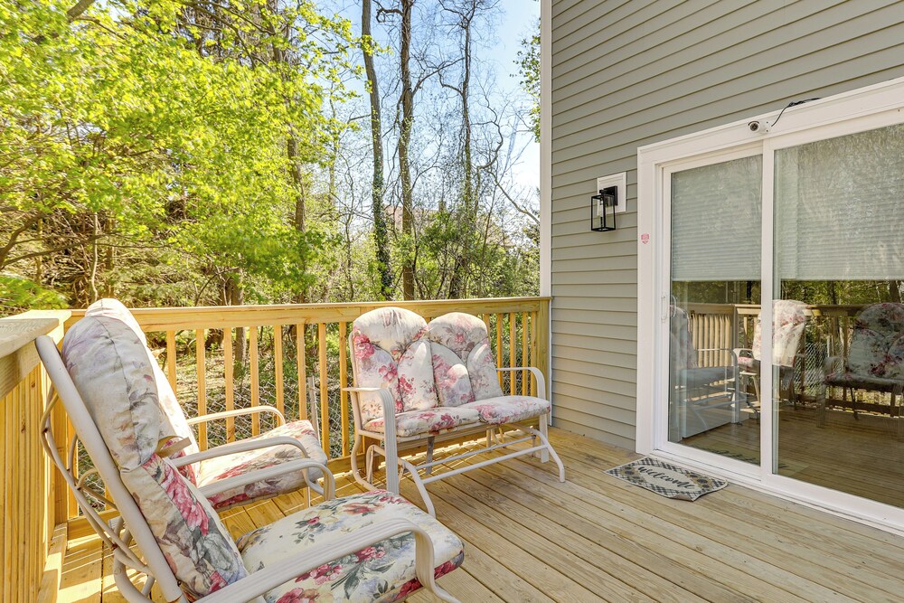 Pet-friendly Home w/ Spacious Yard in Avon!