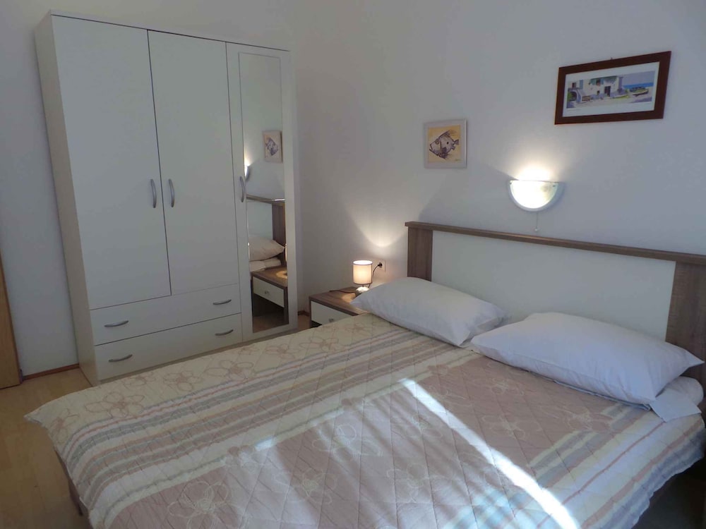 Apartments in Kornic/insel Krk 14471