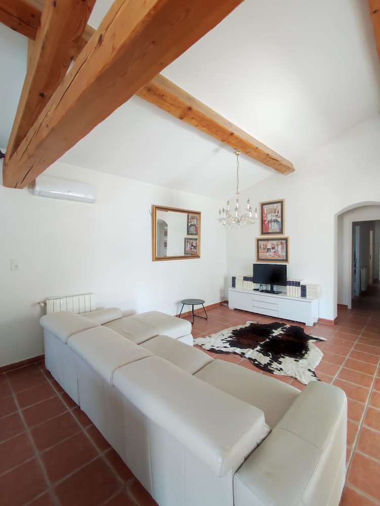 Villa - Pool - 3 Bedrooms - Garden