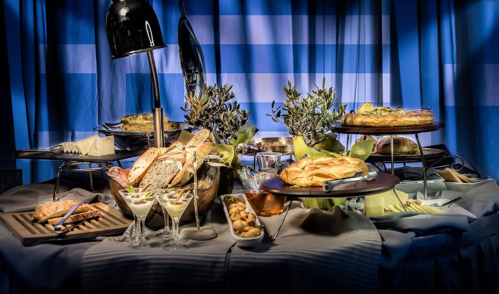 St. George Lycabettus Lifestyle Hotel 11