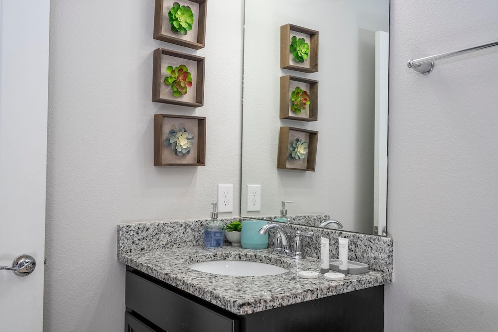8822 GC - Fabulous 5BR Townhome: Pet Friendly