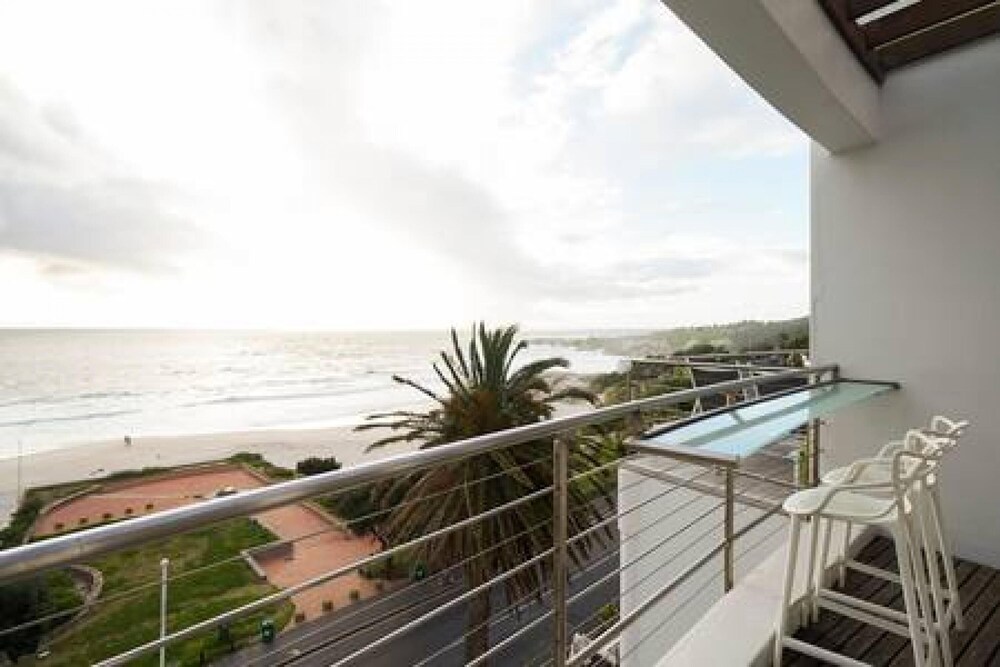 Beautiful Holiday Apartment Overlooking the Beach Modoco view 5