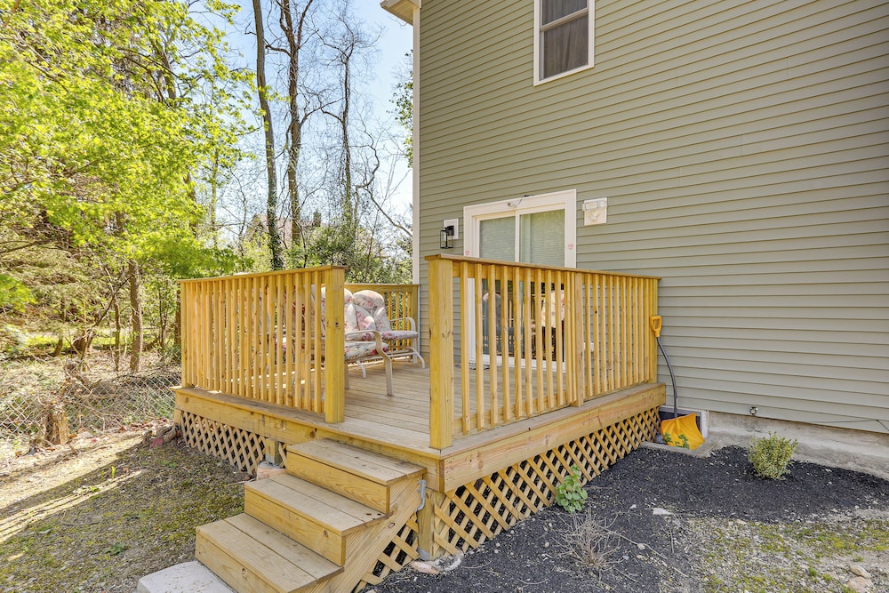 Pet-friendly Home w/ Spacious Yard in Avon!