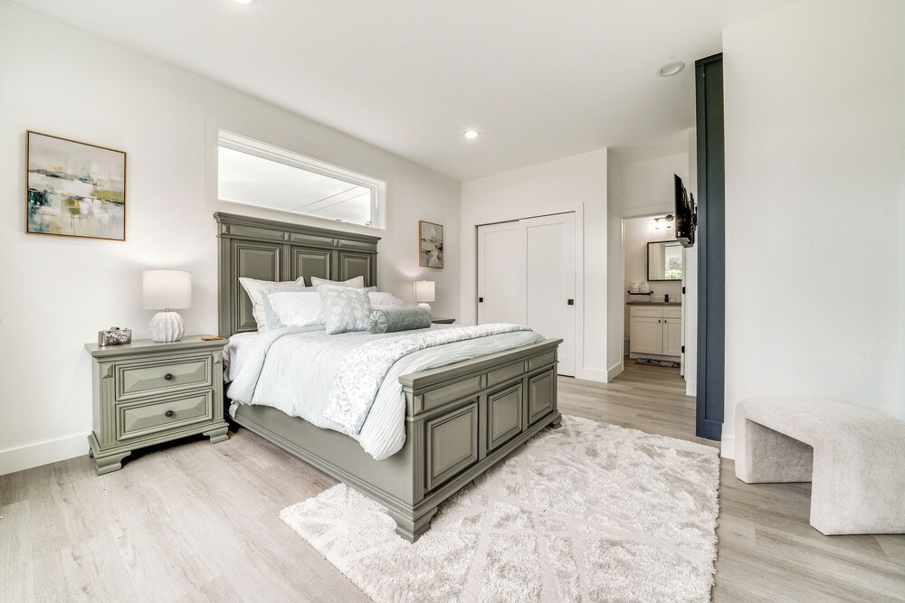 4 Mi to Dtwn: Modern Tacoma Home w/ Spacious Yard