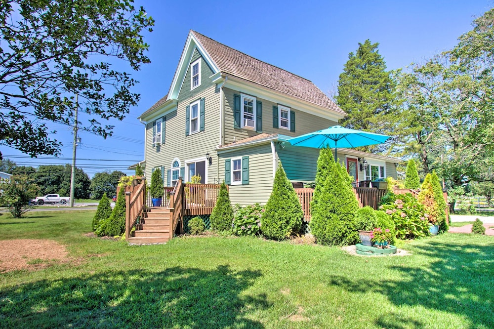 Pet-friendly Williamstown Farmhouse by Main Street view 3