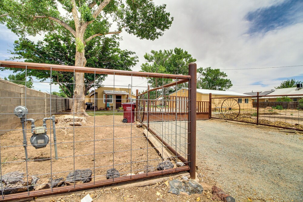 4 Mi to Rio Grande: Bosque Farms Home w/ Patio!