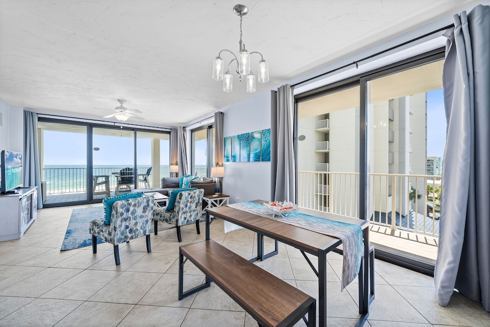 Pelican Pointe by Hosteeva