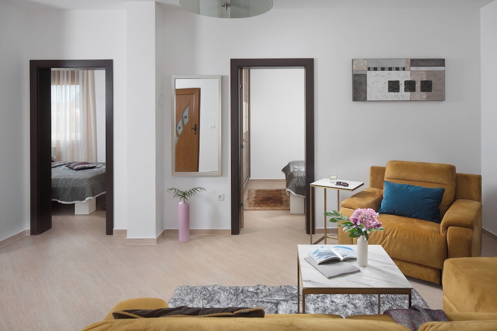 Malibu Grand Royale – Luxury Group Villa
