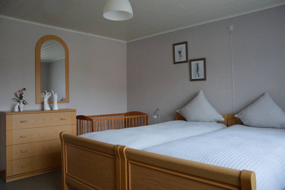 Charming Belgian Getaway, Vakantiewoning in Oudsbergen - 3 Bedrooms & Garden