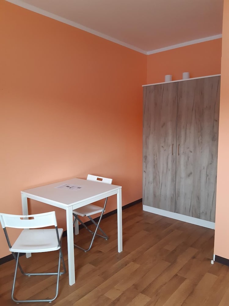 2-Rent Group Hostel Rooms&Apartments TUB19A