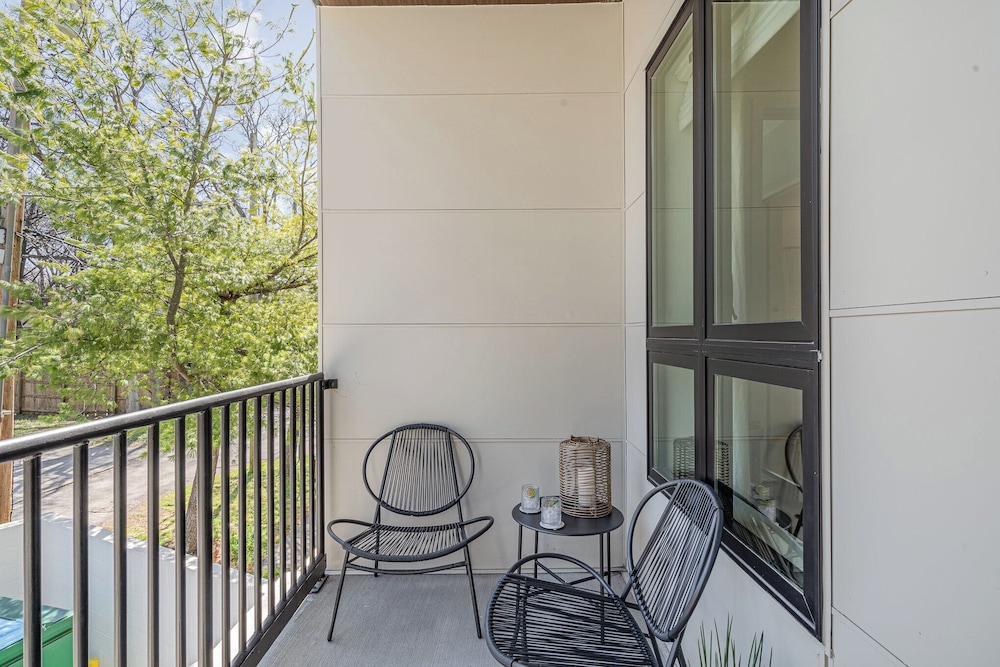 Treble Maker -rooftop Lounge - Pool - In Music Row