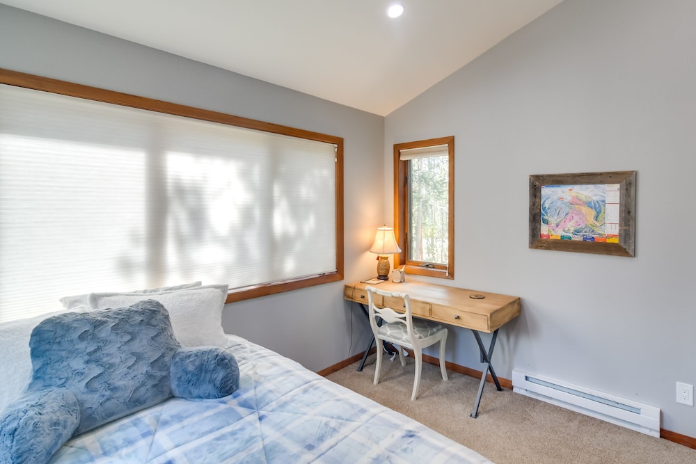6 Mi to Winter Park: Mtn-view Condo w/ Balcony!
