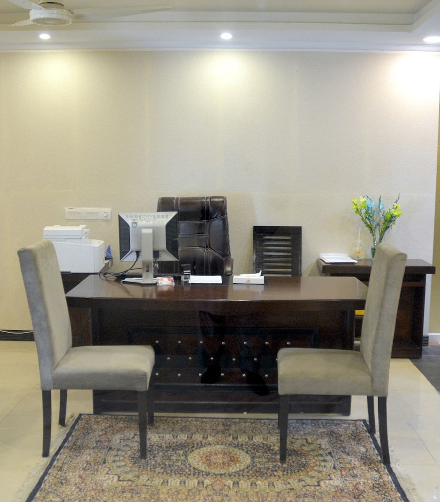 Reception & Lobby