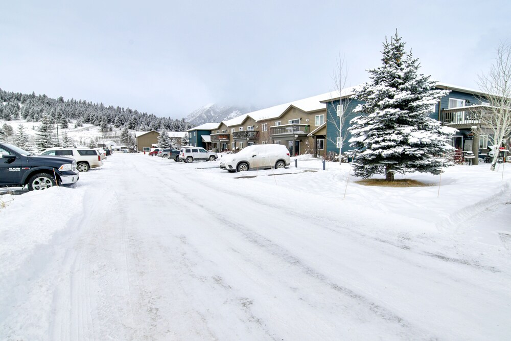 First-floor Big Sky Condo With Hot Tub!