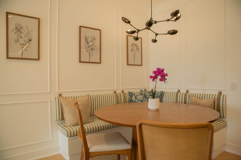 w Lovely 3BR With Incredible Balcony in Miraflores