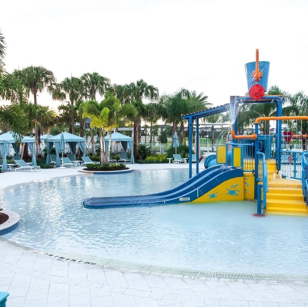 Light Welcoming Fun Resort Home Sleeps 20