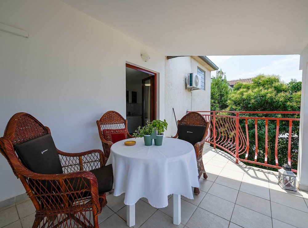 Calm and Stylish Rooms With Balcony