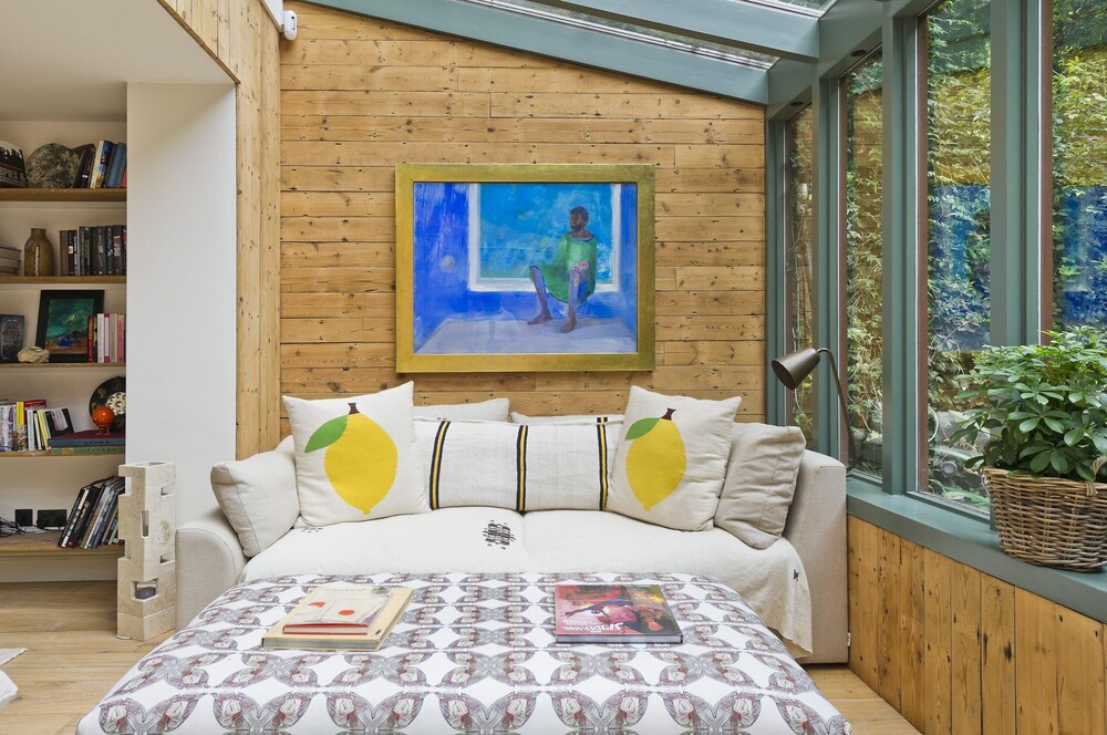 Gorgeous Stylish Interior Designed 5 Bed Home in Holland Park - Superb Location