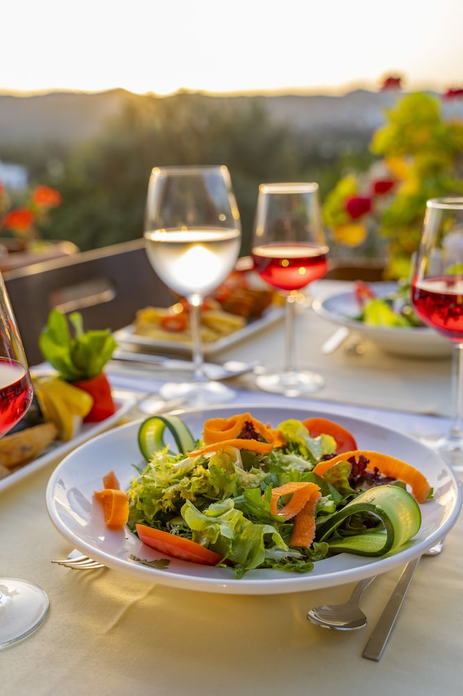 Queen Boutique Hotel - Image 32