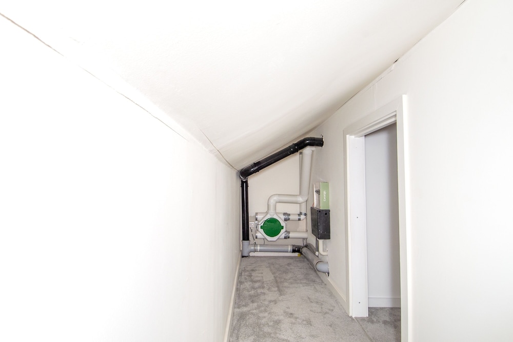 New Apartment - Sleeps 4 - Parking - City Centre