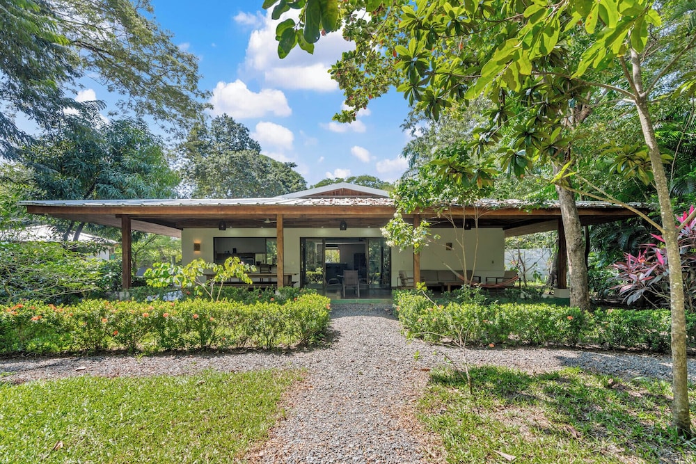 Stylish 3-Bedroom Tropical Escape with Pool & Outdoor Living, 1 Block from Playa Potrero