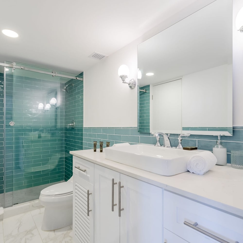 w Elegant 3BR With Modern Terrace in Panama