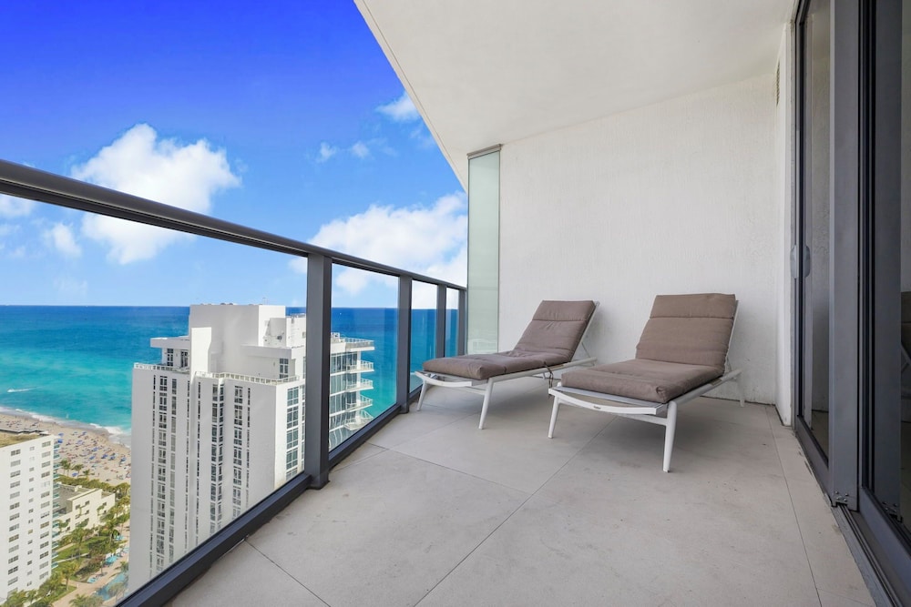 Oceanview Condo with Pool & Relaxation