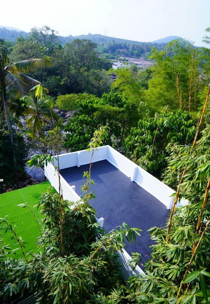 Palatty's Resort