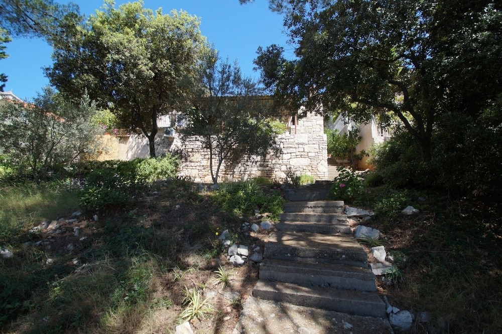 Photo 33