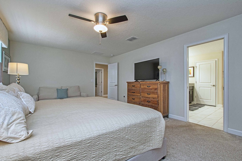Beautiful Home With Private Pool in Champions Gate