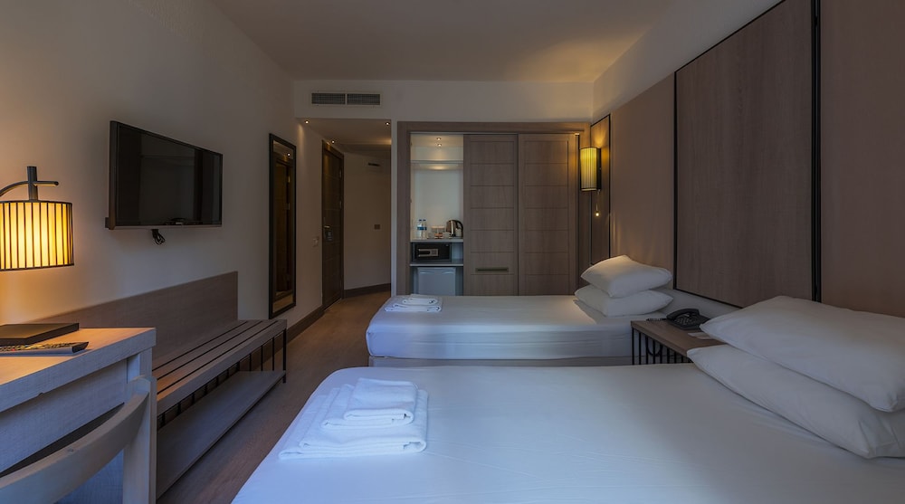 Liv Otel By Bellazure - Image 36