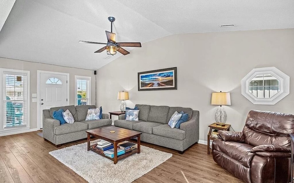 Mental Smiles 3 Bedroom Home by RedAwning view 4