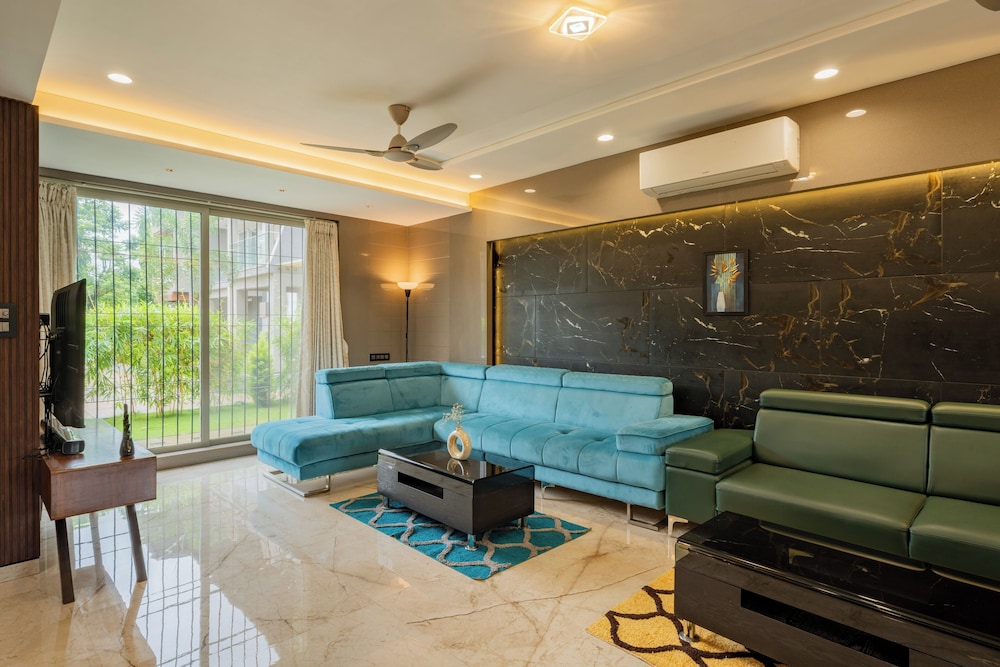 Alaya Stays - Imperial Calista 4BHK near Khandala Hills