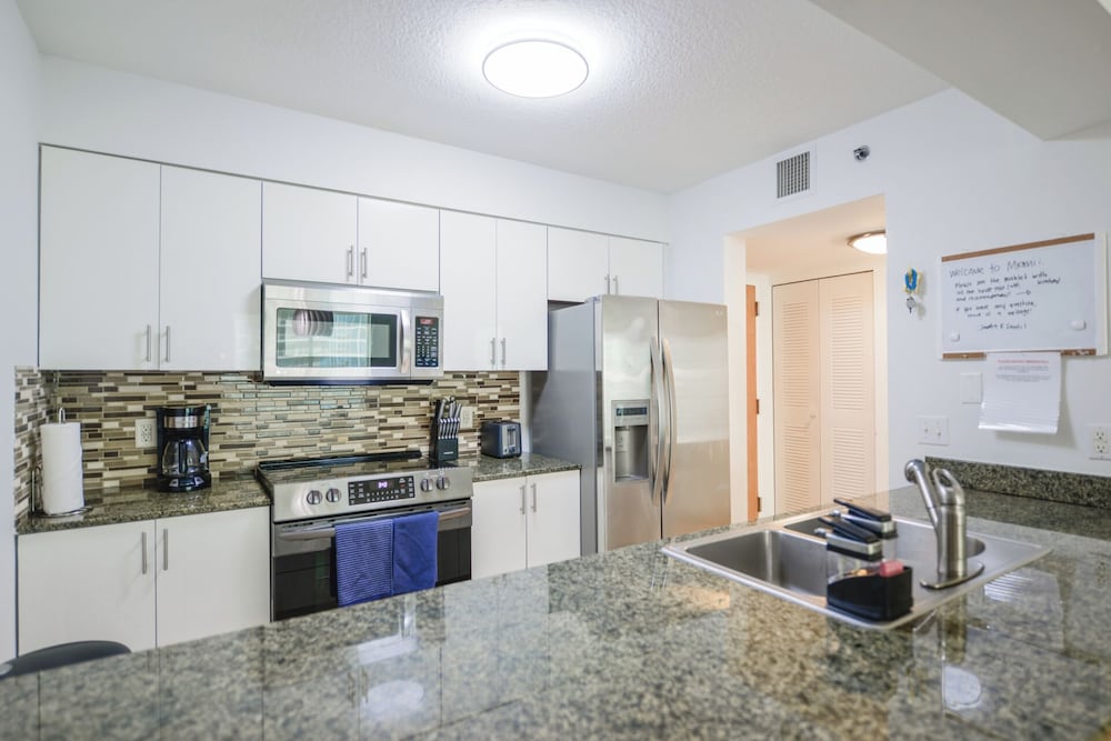Centric 40thFloor Brickell Condo FREE parking by Palermo Home Miami