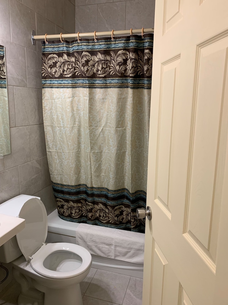 Windsor Vacations - Traveller's Choice Motel - Property Image 9