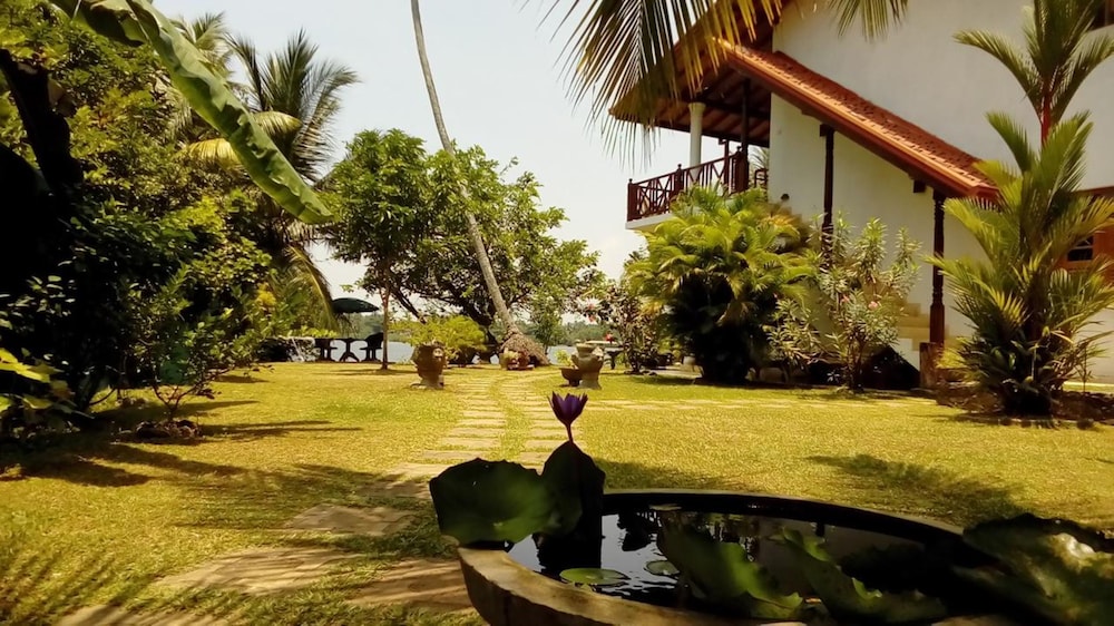 River shadow villa