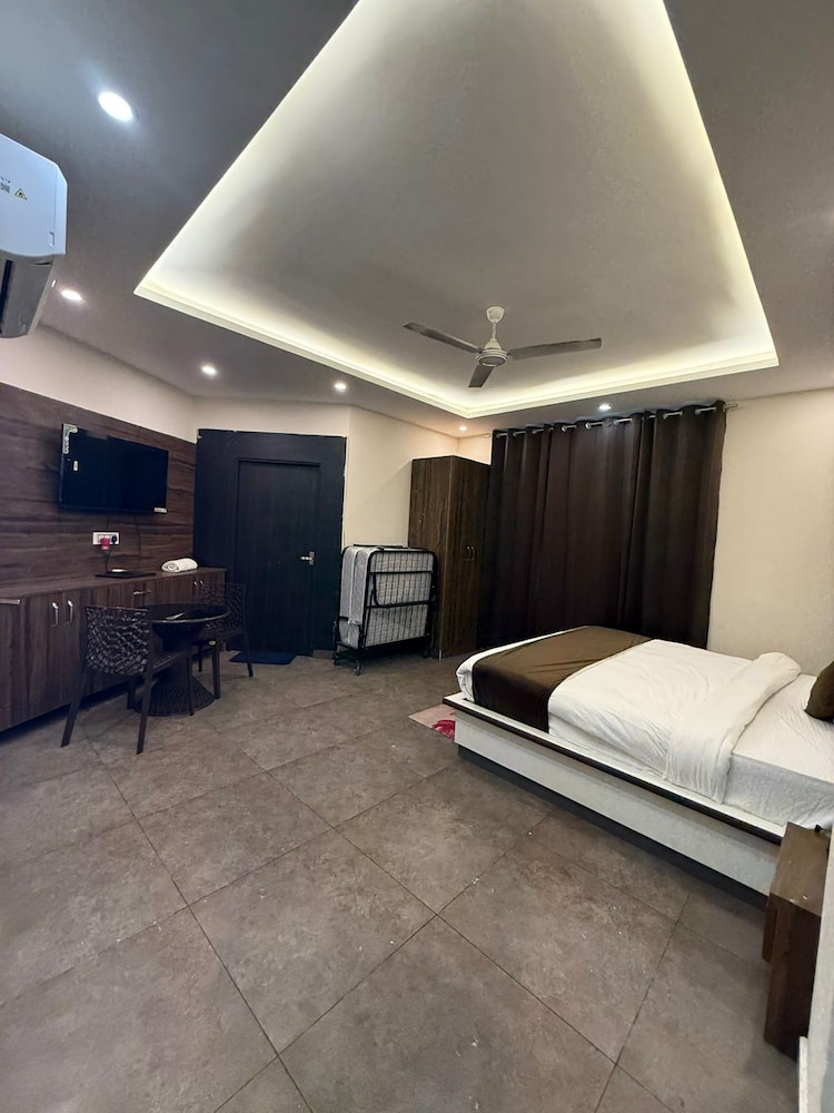 SM Hotel