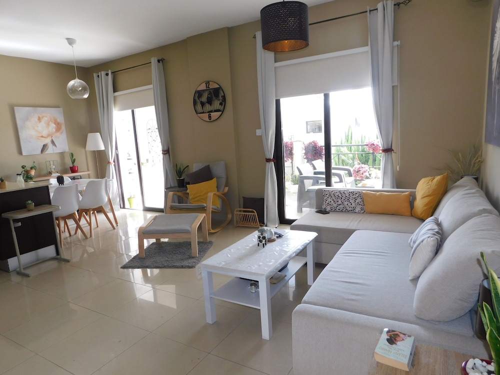 Paramount Gardens Resorts C202