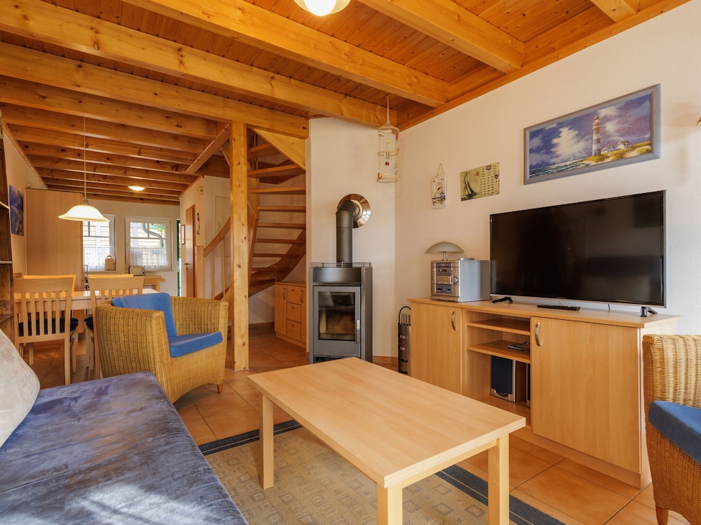 Cozy Holiday Home with Wood Burning Stove near Water view 4