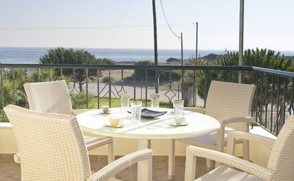 Romanos Beach Villas
