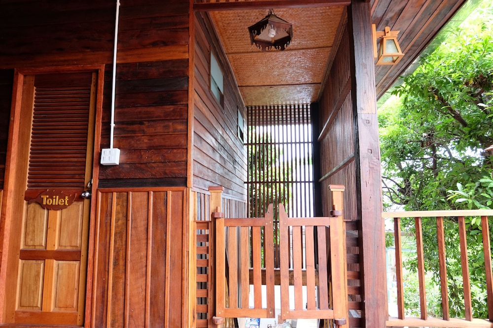 Baan Kun Tuad Ko Si Chang