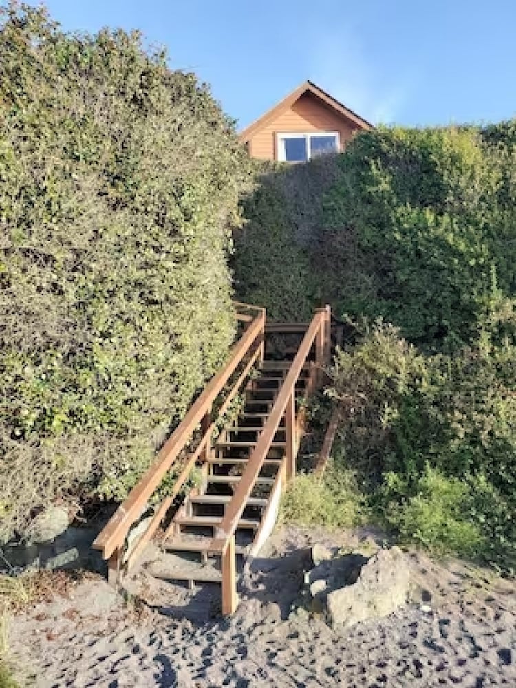 Oceanfront Cabin 10 Jacuzzi Breathtaking Views