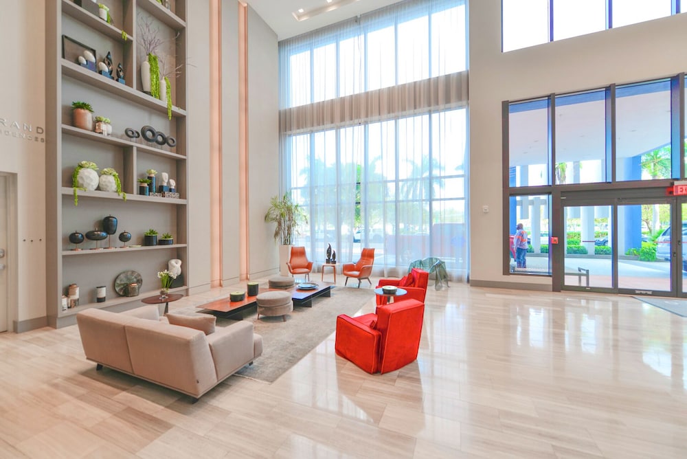 Downtown Doral Condo w-Free Parking