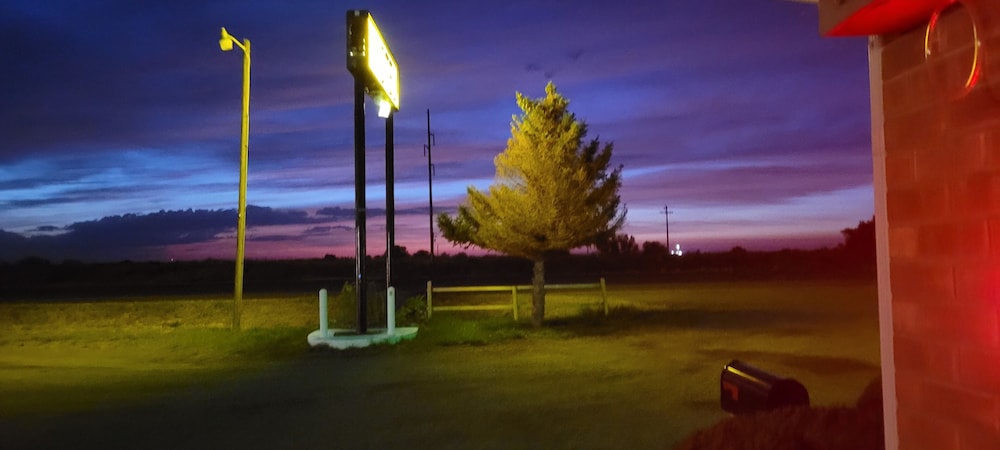 Tops Motel